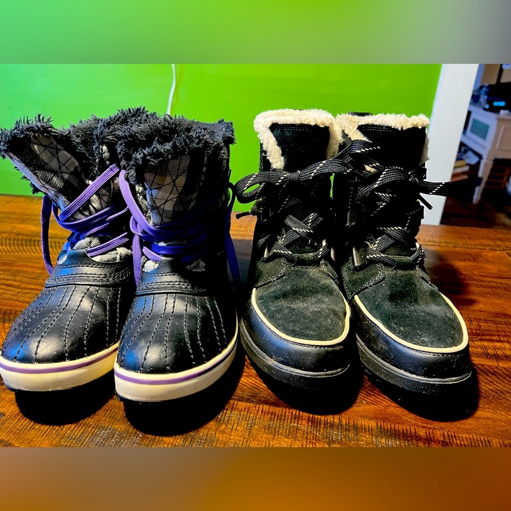 2 PAIR SOREL LADIES BOOTS SIZE 8!
